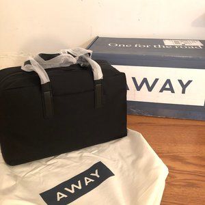 Away - NWT- The Everywhere Bag in Black